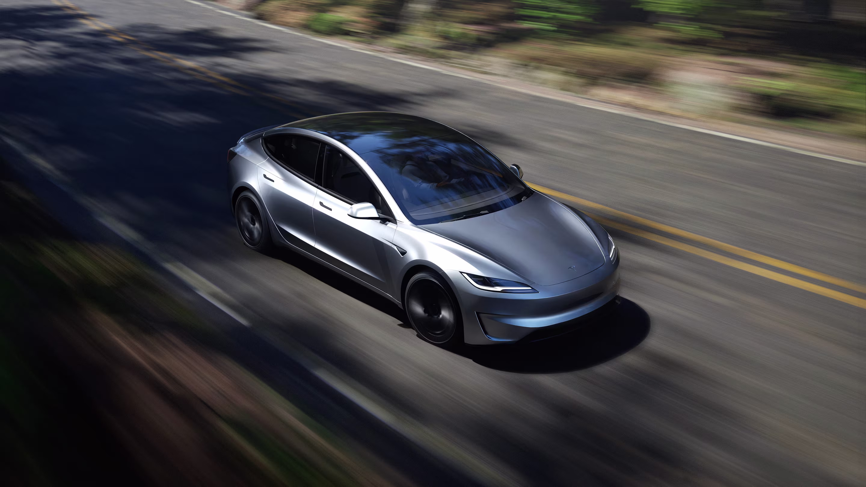 Hareket halindeki Tesla, yol görünümü