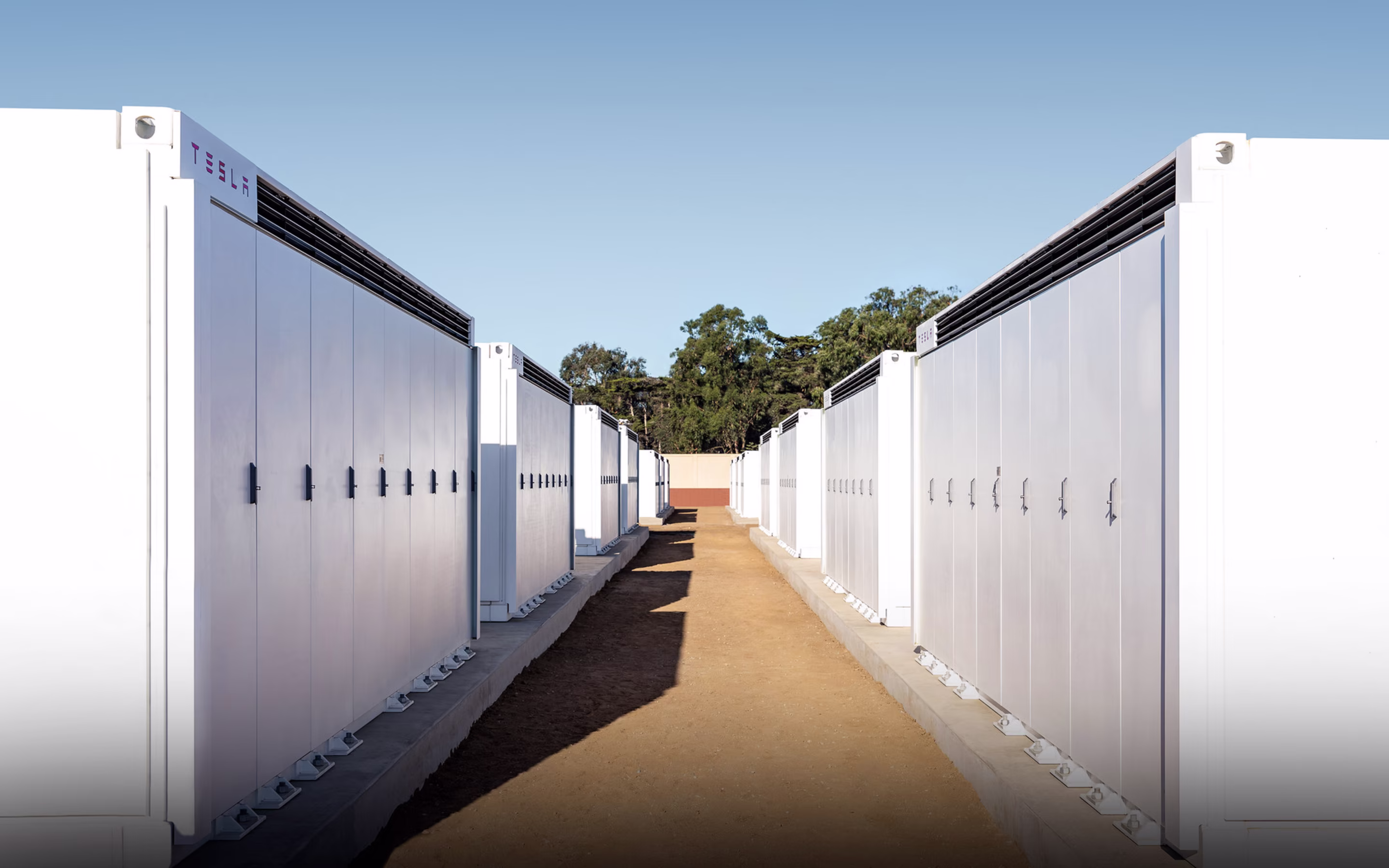 Tesla enerji depolama cihazları arasında koridor